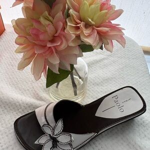 Linea Paolo Floral Leather Maui Wedge Slip on open toe Sandals White Brown Sz 6